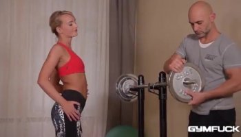 Personal trainer fucks flexible blonde